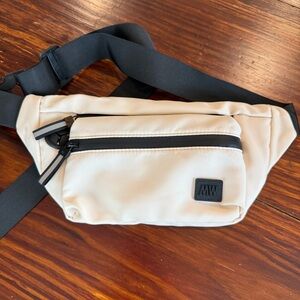 MW White Fanny Pack Adjustable Strap Zipper Pocket NWOT